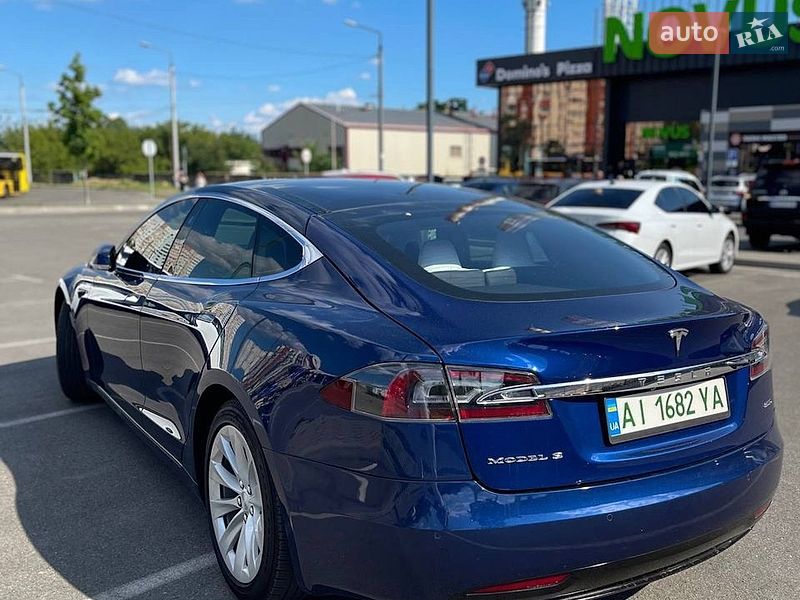 Ліфтбек Tesla Model S 2017 в Тернополі