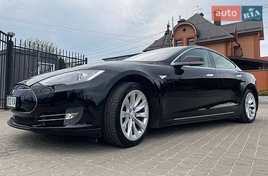 Ліфтбек Tesla Model S 2014 в Києві