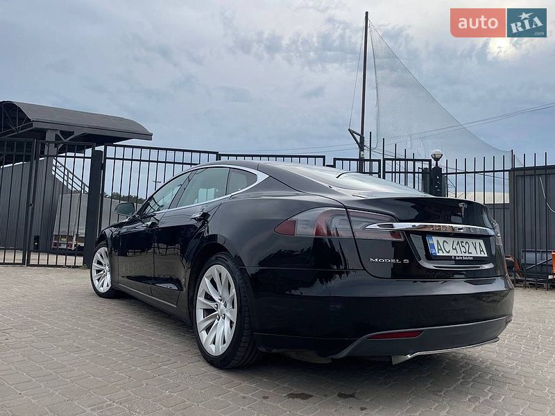 Ліфтбек Tesla Model S 2014 в Києві
