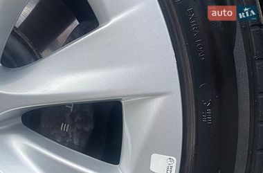 Ліфтбек Tesla Model S 2014 в Києві