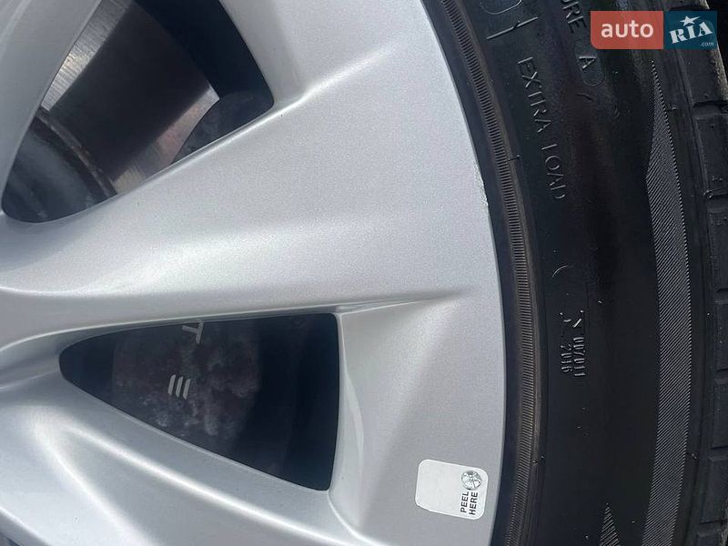 Ліфтбек Tesla Model S 2014 в Києві
