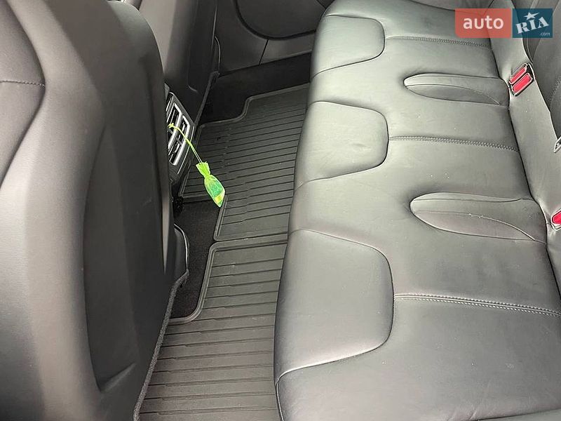 Ліфтбек Tesla Model S 2014 в Києві