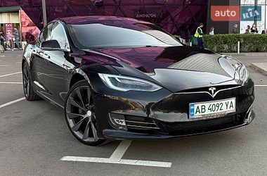 Лифтбек Tesla Model S 2018 в Киеве