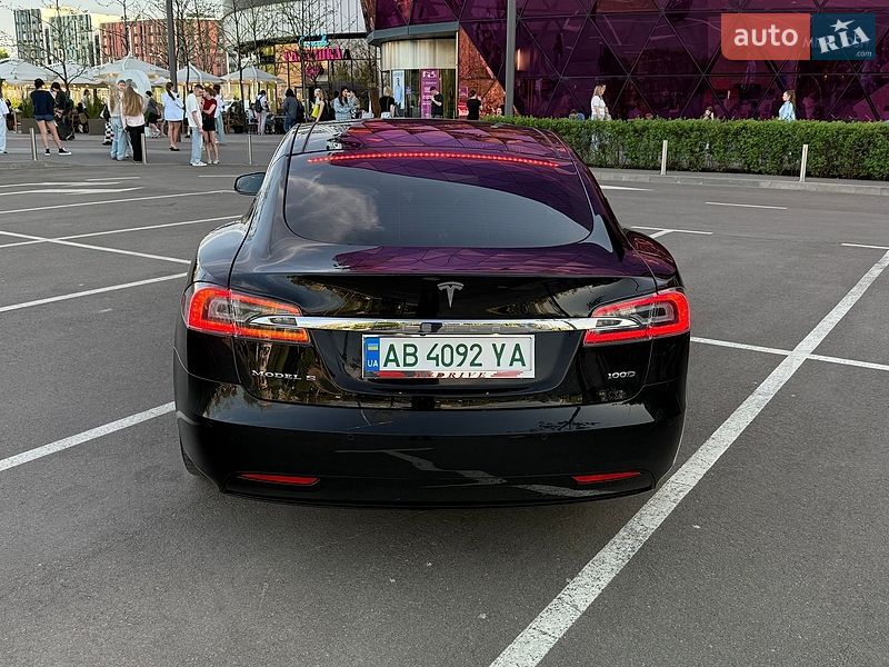 Лифтбек Tesla Model S 2018 в Киеве