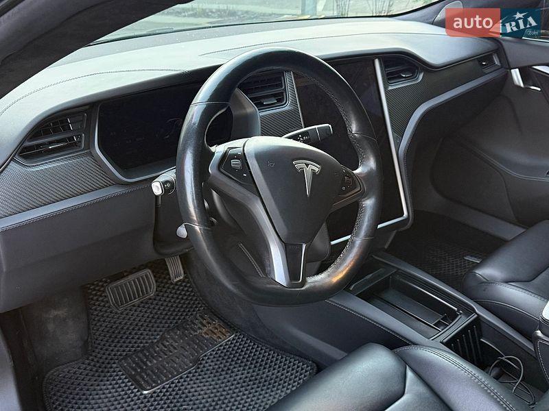 Лифтбек Tesla Model S 2018 в Киеве