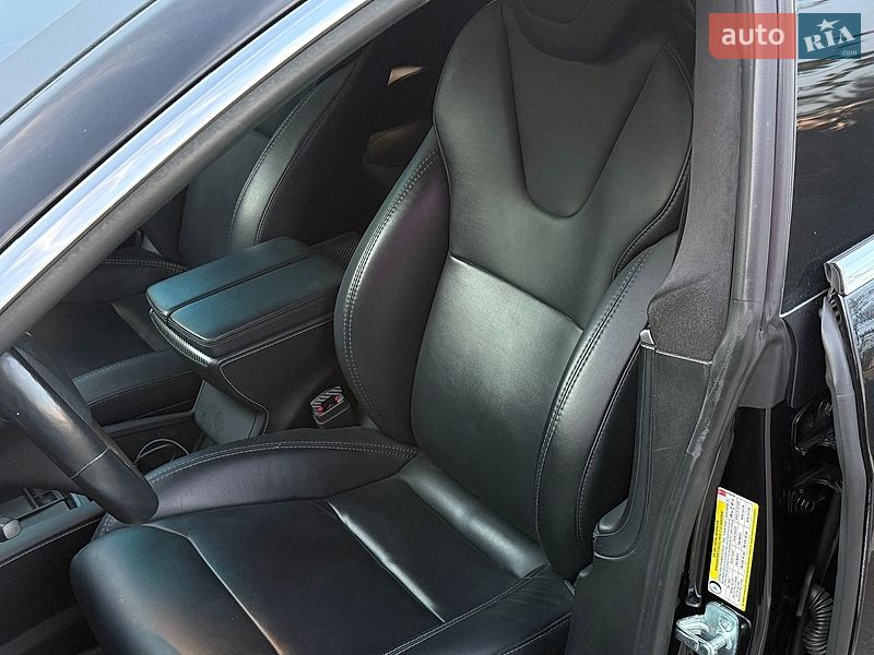 Лифтбек Tesla Model S 2018 в Киеве