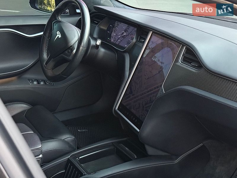 Лифтбек Tesla Model S 2018 в Киеве
