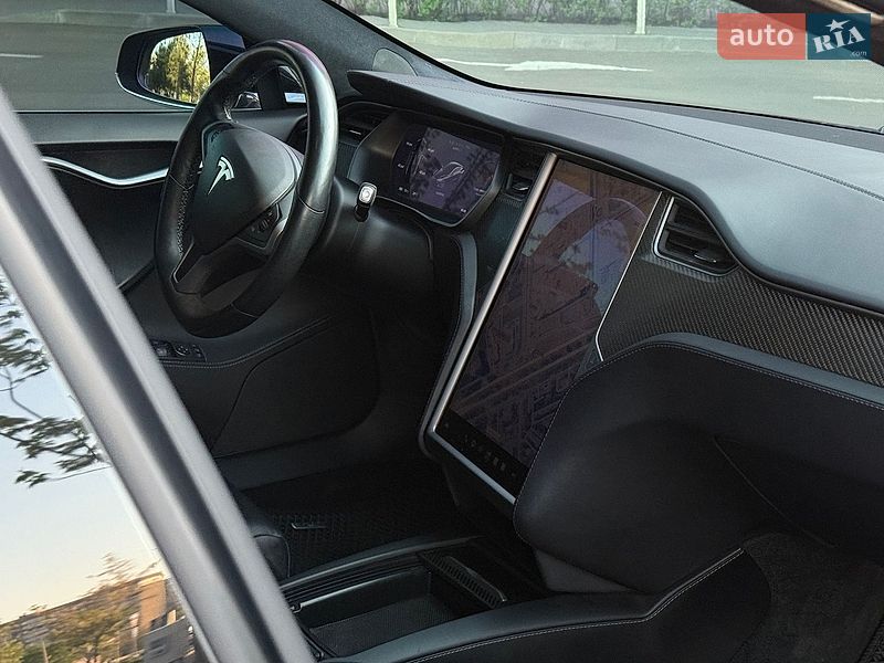Лифтбек Tesla Model S 2018 в Киеве