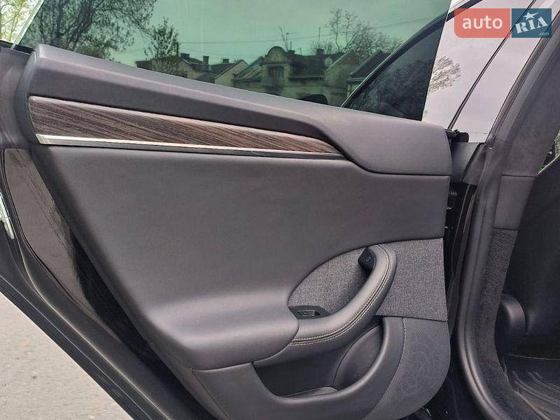 Лифтбек Tesla Model S 2021 в Львове