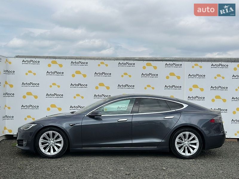 Ліфтбек Tesla Model S 2017 в Луцьку