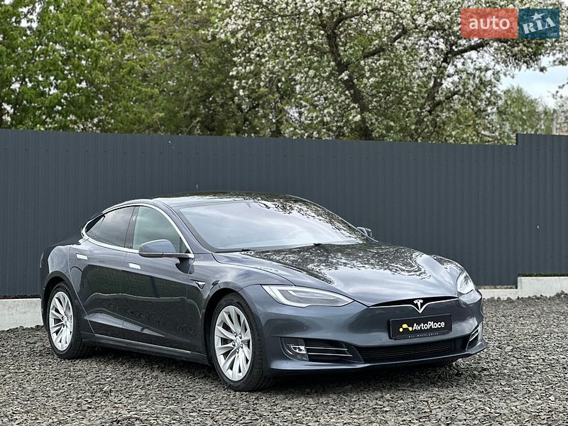 Ліфтбек Tesla Model S 2017 в Луцьку
