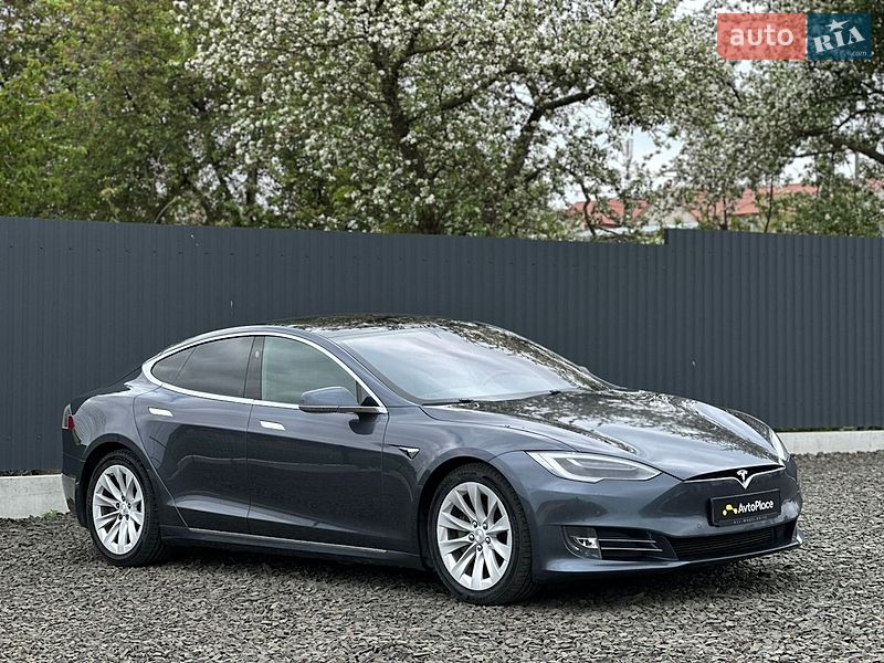 Ліфтбек Tesla Model S 2017 в Луцьку