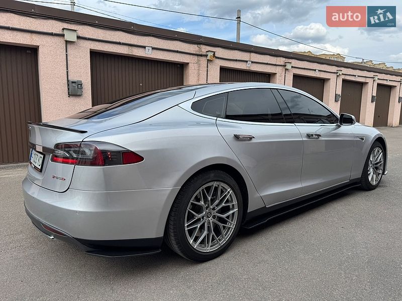 Лифтбек Tesla Model S 2014 в Софиевской Борщаговке