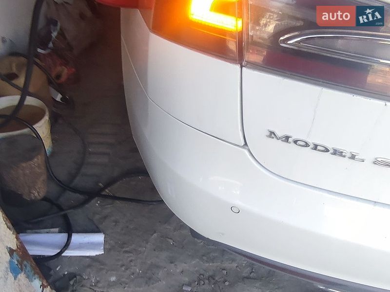 Лифтбек Tesla Model S 2014 в Житомире