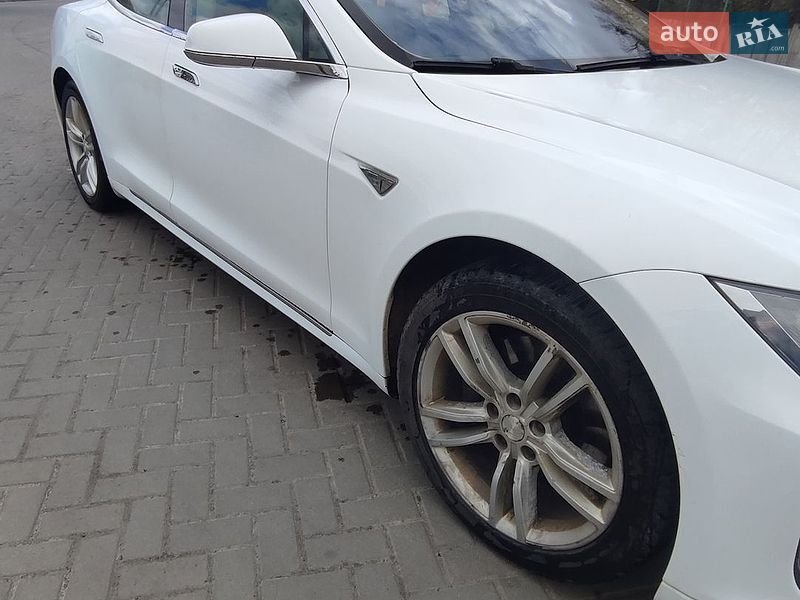 Лифтбек Tesla Model S 2014 в Житомире