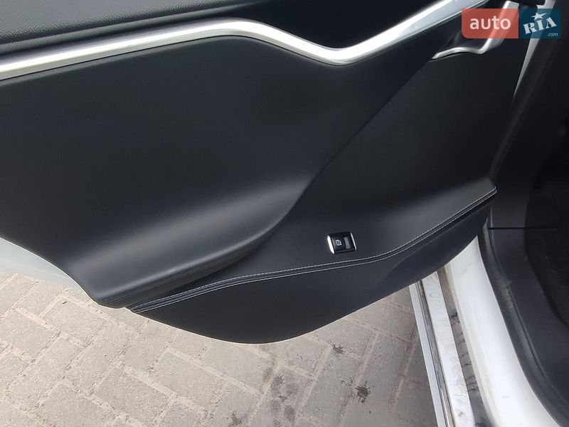 Лифтбек Tesla Model S 2014 в Житомире