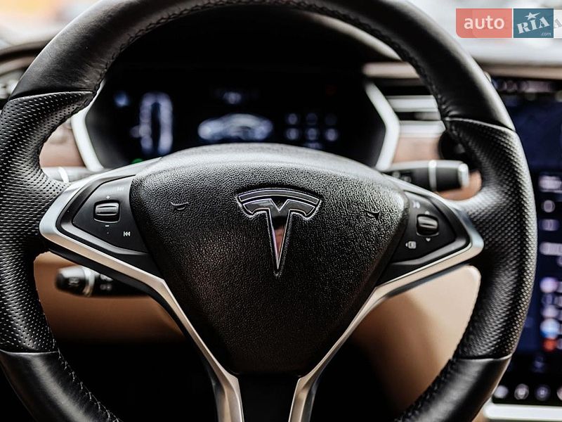 Лифтбек Tesla Model S 2017 в Днепре фото 14 Лифтбек Tesla Model S 2017 в Днепре