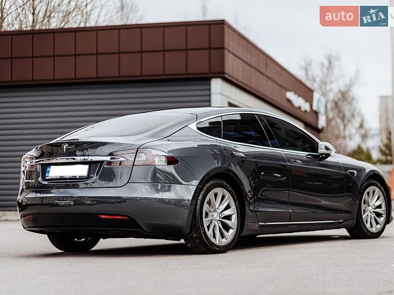 Лифтбек Tesla Model S 2017 в Днепре фото 15 Лифтбек Tesla Model S 2017 в Днепре