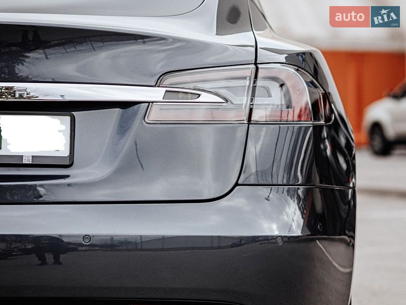 Лифтбек Tesla Model S 2017 в Днепре фото 7 Лифтбек Tesla Model S 2017 в Днепре