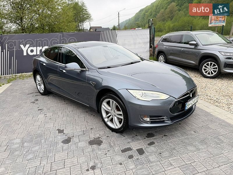 Лифтбек Tesla Model S 2013 в Ивано-Франковске