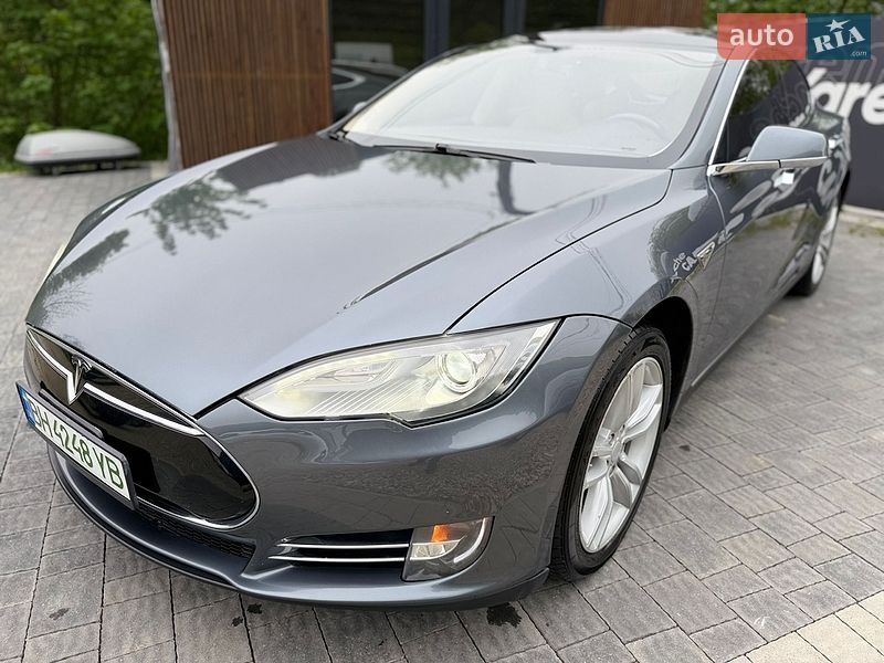 Лифтбек Tesla Model S 2013 в Ивано-Франковске