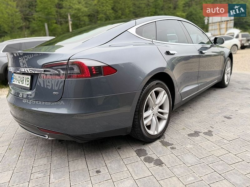 Лифтбек Tesla Model S 2013 в Ивано-Франковске