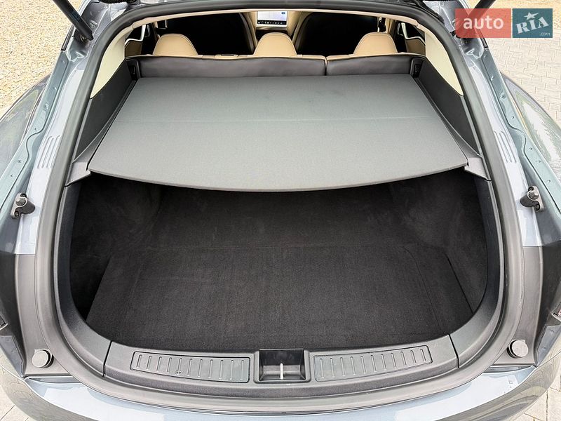 Лифтбек Tesla Model S 2013 в Ивано-Франковске