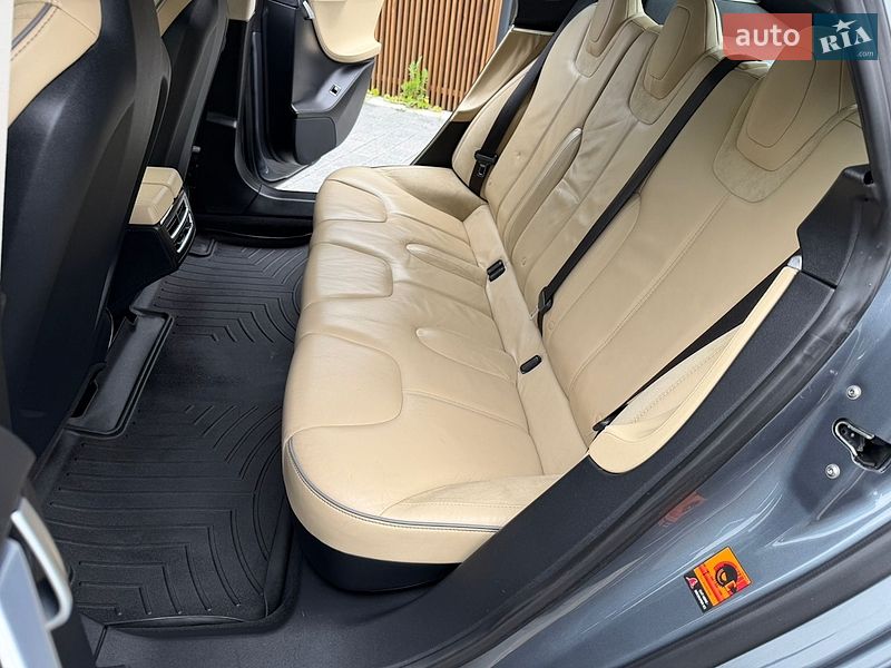 Лифтбек Tesla Model S 2013 в Ивано-Франковске