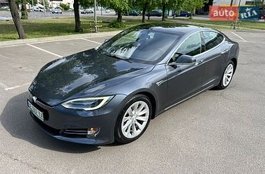 Лифтбек Tesla Model S 2018 в Киеве