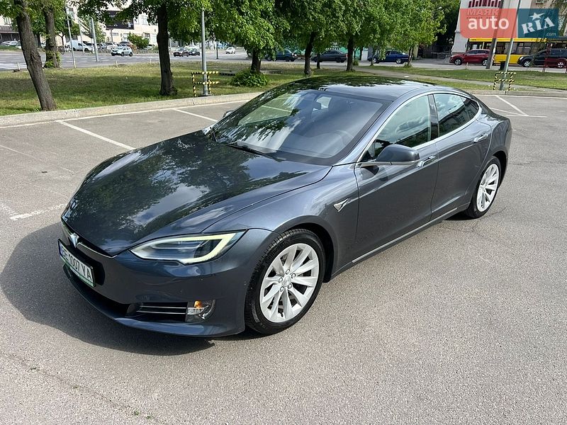 Лифтбек Tesla Model S 2018 в Киеве
