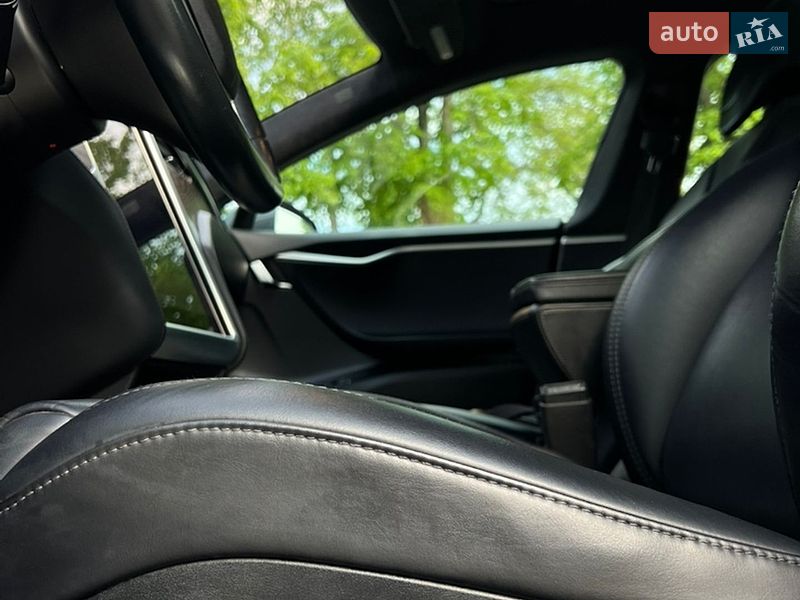 Лифтбек Tesla Model S 2018 в Киеве