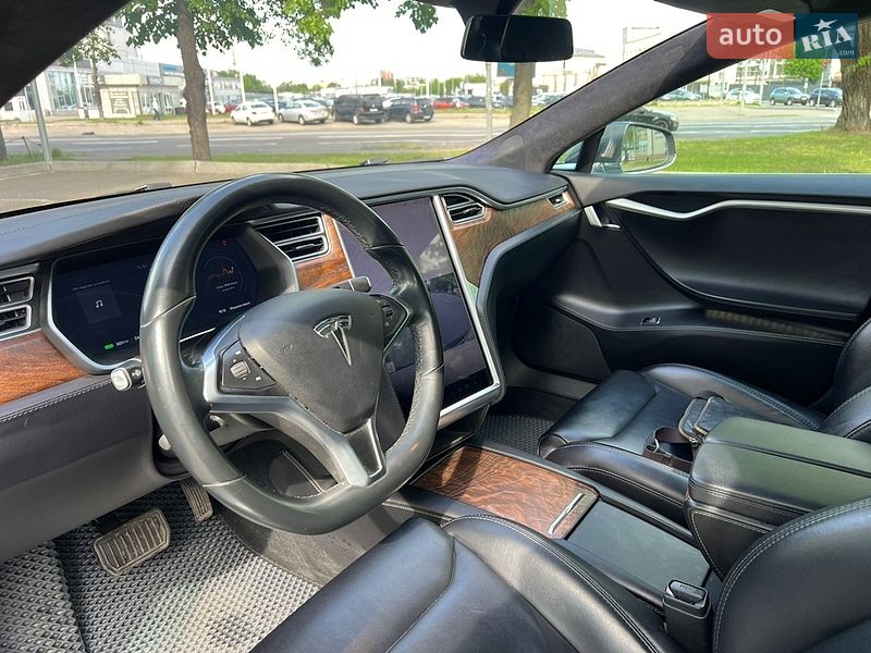 Лифтбек Tesla Model S 2018 в Киеве