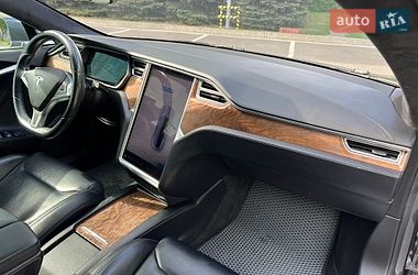 Лифтбек Tesla Model S 2018 в Киеве