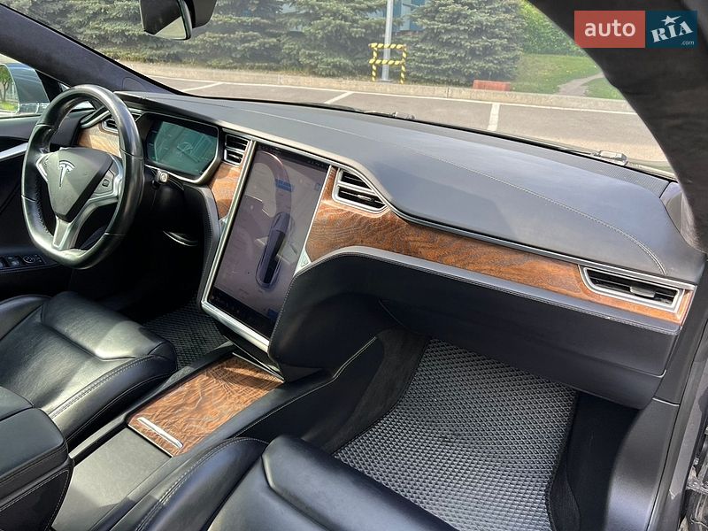 Лифтбек Tesla Model S 2018 в Киеве