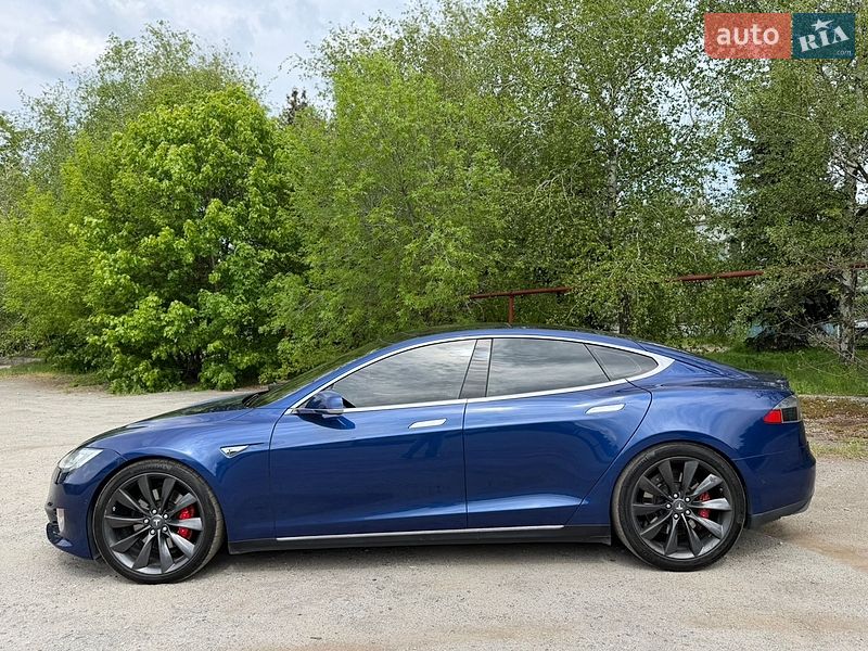 Лифтбек Tesla Model S 2015 в Днепре