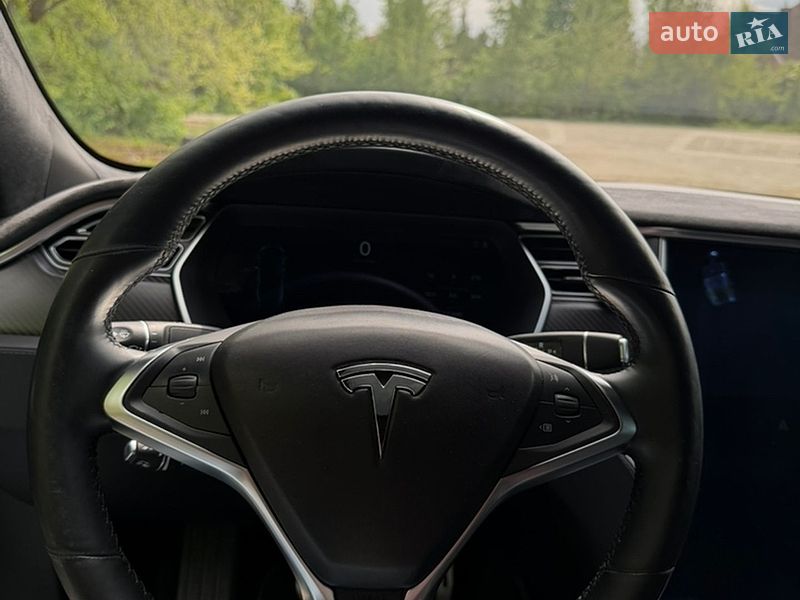 Лифтбек Tesla Model S 2015 в Днепре