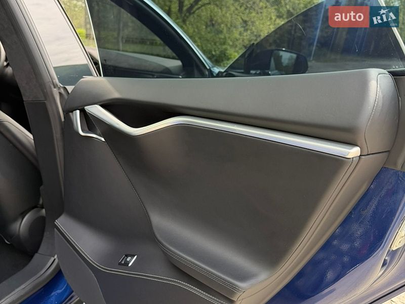 Лифтбек Tesla Model S 2015 в Днепре