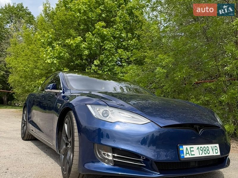 Лифтбек Tesla Model S 2015 в Днепре