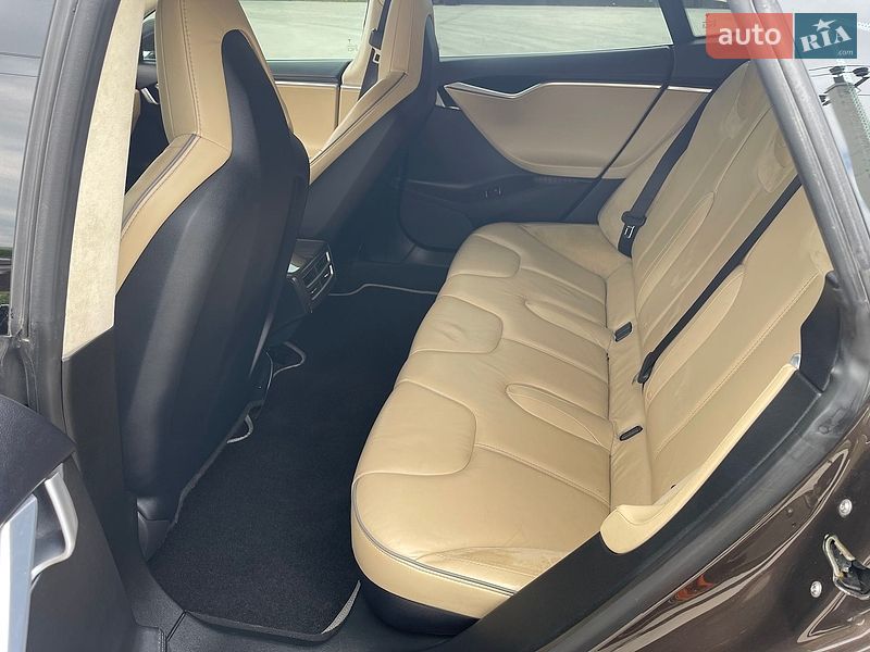 Ліфтбек Tesla Model S 2013 в Чорткові