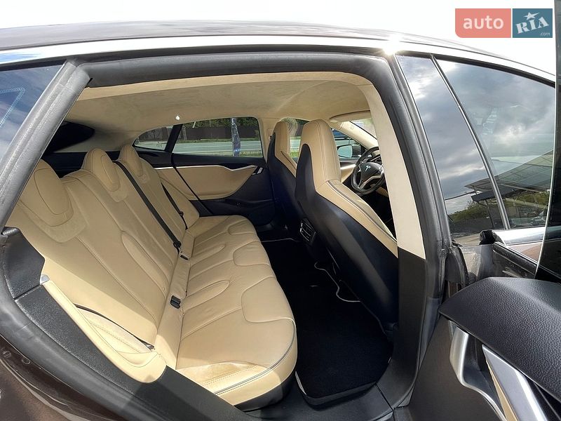 Ліфтбек Tesla Model S 2013 в Чорткові