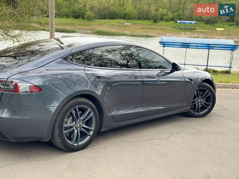 Лифтбек Tesla Model S 2018 в Кривом Роге