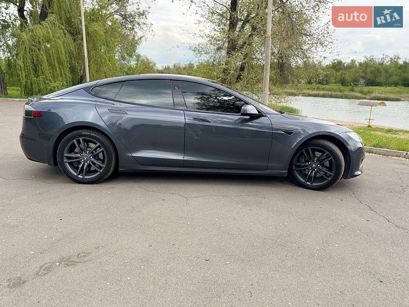 Лифтбек Tesla Model S 2018 в Кривом Роге