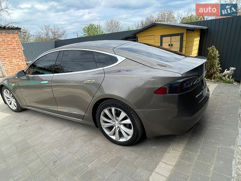 Лифтбек Tesla Model S 2016 в Полтаве фото 17 Лифтбек Tesla Model S 2016 в Полтаве