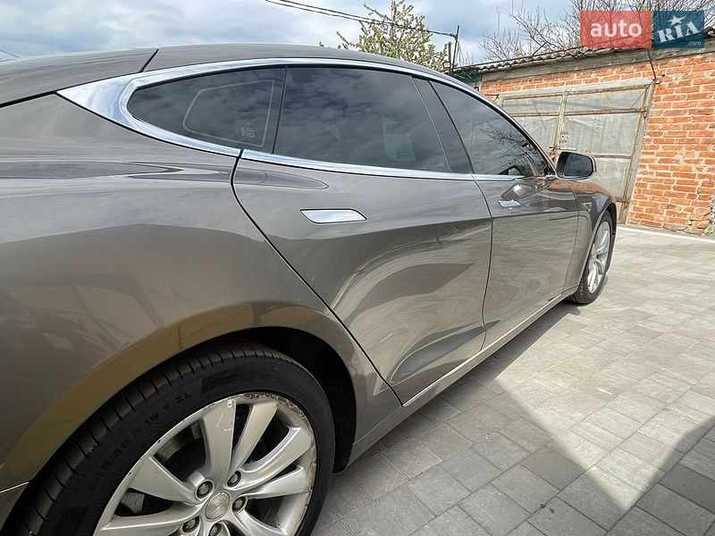 Лифтбек Tesla Model S 2016 в Полтаве фото 20 Лифтбек Tesla Model S 2016 в Полтаве