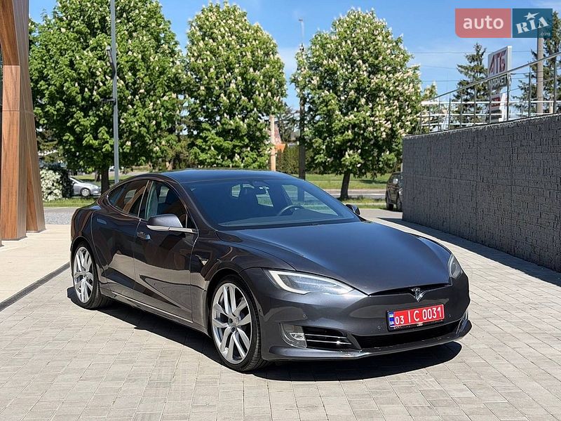 Лифтбек Tesla Model S 2019 в Луцке