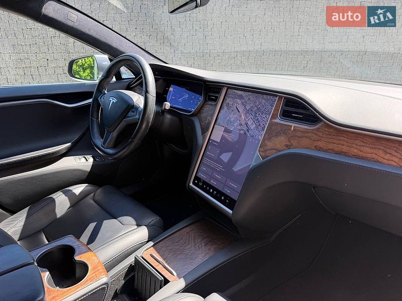 Лифтбек Tesla Model S 2019 в Луцке
