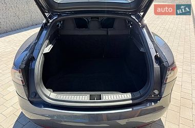 Лифтбек Tesla Model S 2019 в Луцке