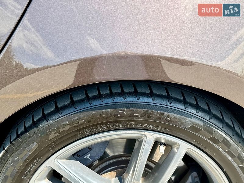 Ліфтбек Tesla Model S 2013 в Одесі фото 24 Ліфтбек Tesla Model S 2013 в Одесі