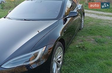 Лифтбек Tesla Model S 2017 в Львове