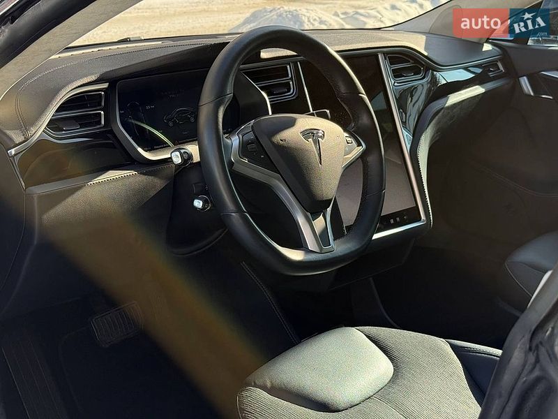 Ліфтбек Tesla Model S 2015 в Львові фото 12 Ліфтбек Tesla Model S 2015 в Львові